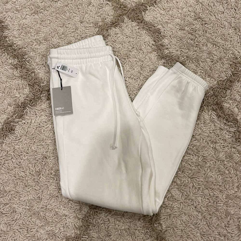 Artizia - Cozy AF CAF BF in white sweatpants
